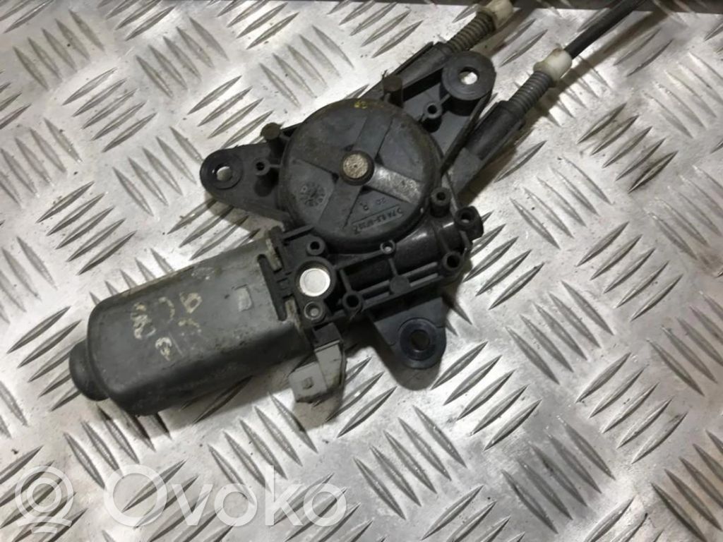 Motor del regulador de la ventanilla de la puerta delantera