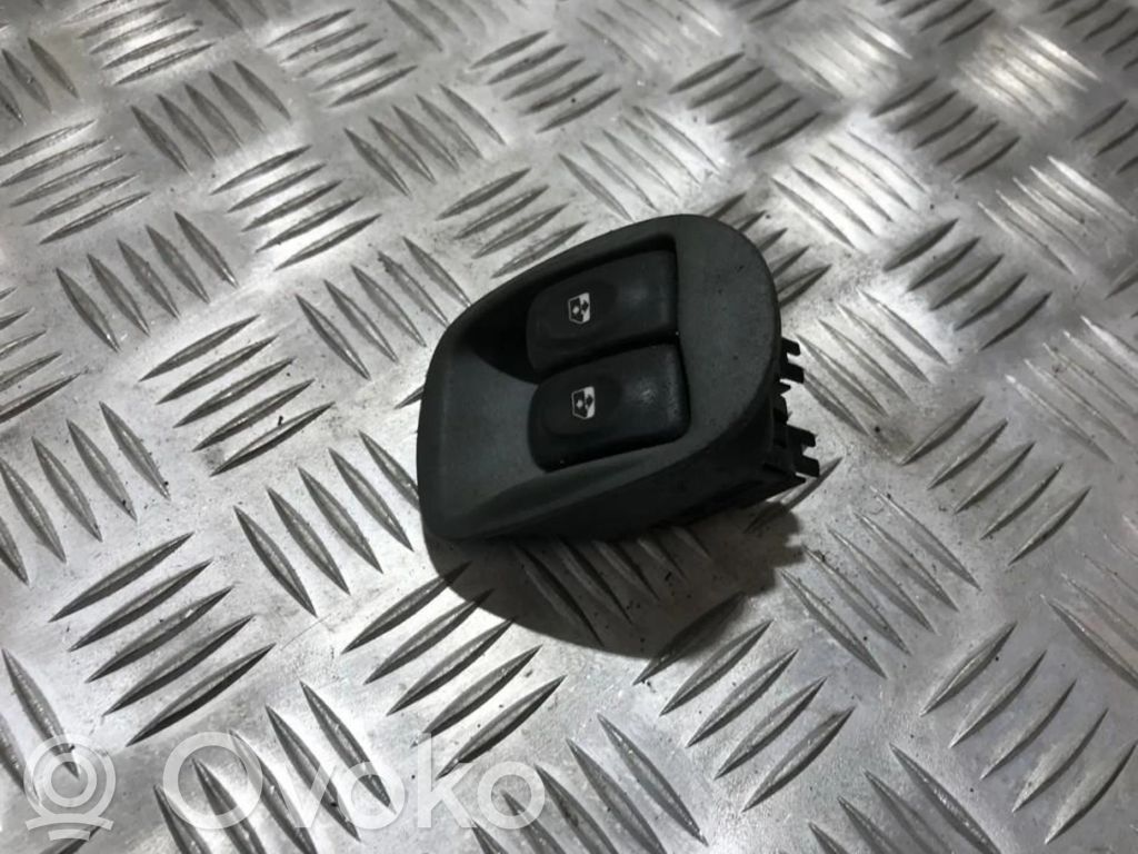 Renault Megane I Interruttore di controllo dell’alzacristalli elettrico 
