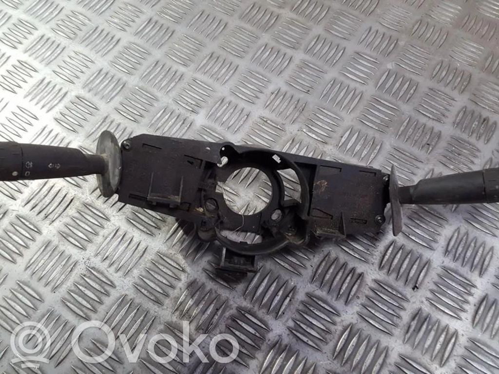 Peugeot 406 Leva/interruttore dell’indicatore di direzione e tergicristallo 