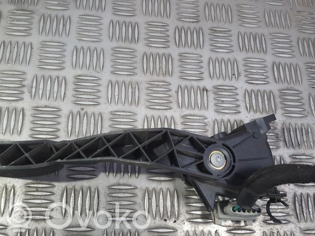 Volvo V70 Akseleratora pedālis 