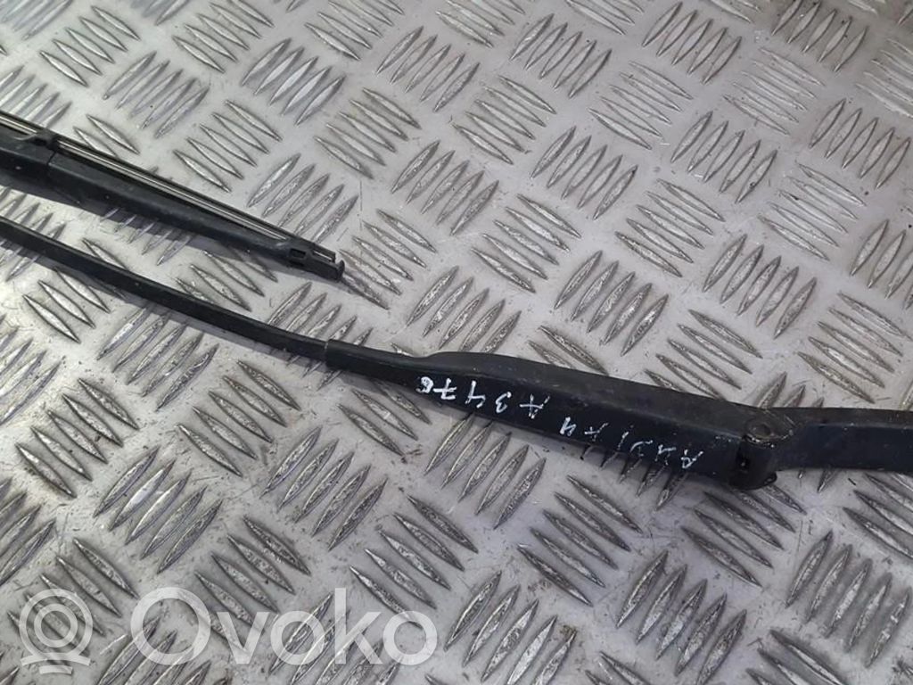 Audi A4 S4 B5 8D Wischerarm vorne