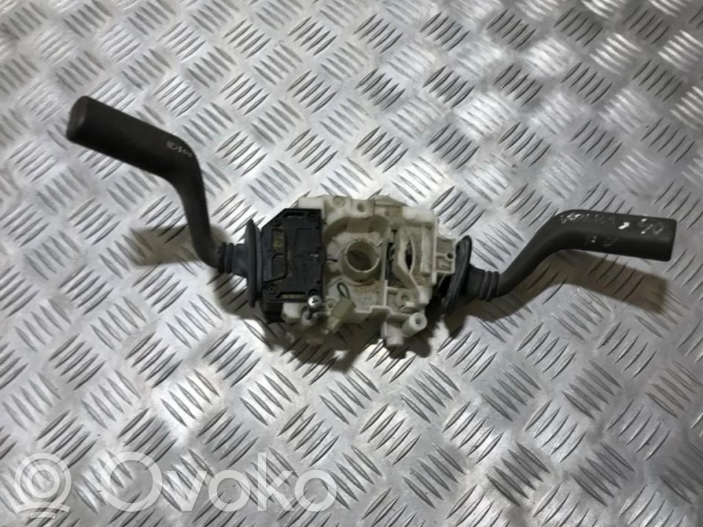 Volvo S40, V40 Leva/interruttore dell’indicatore di direzione e tergicristallo 