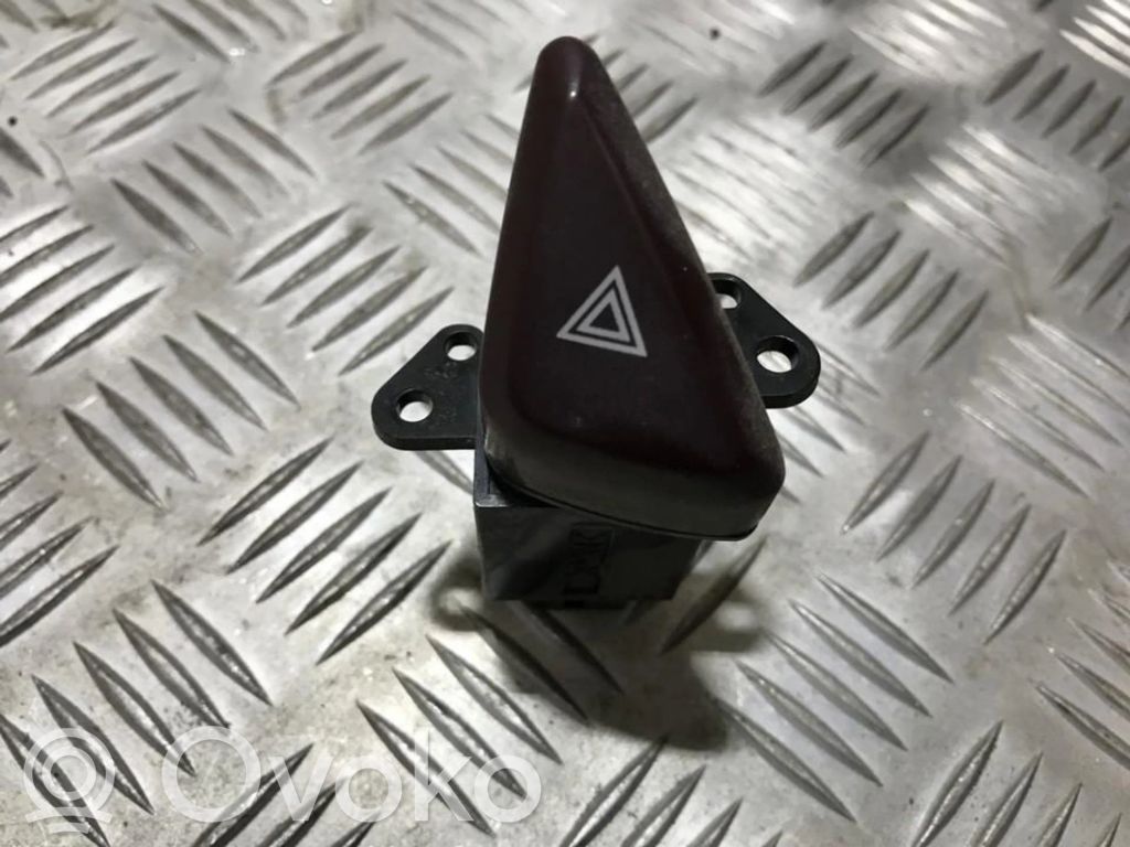 Botón interruptor de luz de peligro