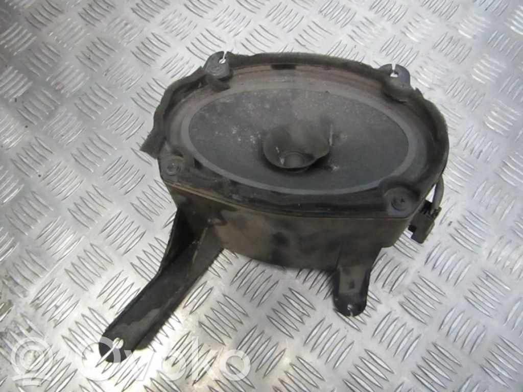 Hyundai Trajet Etuoven kaiutin 