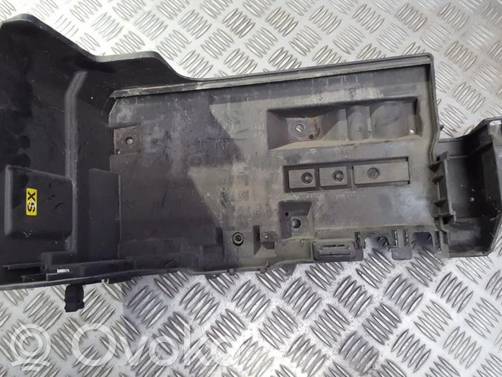 Opel Vectra C Coperchio/tappo della scatola vassoio della batteria 