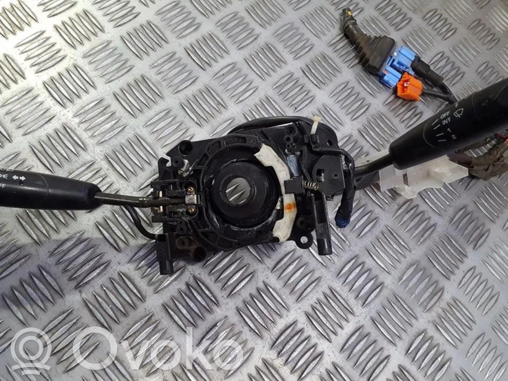 Mazda 323 F Leva/interruttore dell’indicatore di direzione e tergicristallo 