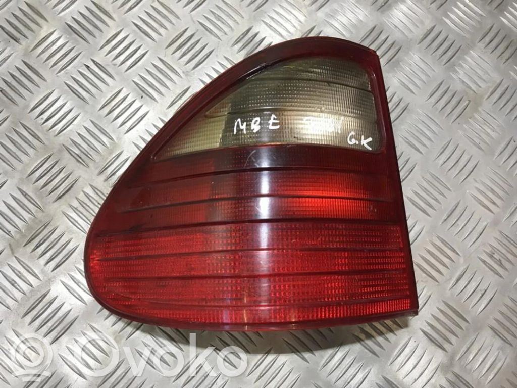 Mercedes-Benz E W210 Lampă spate în caroserie 