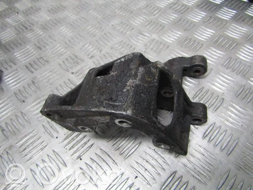 Volkswagen Golf III Engine mounting bracket 