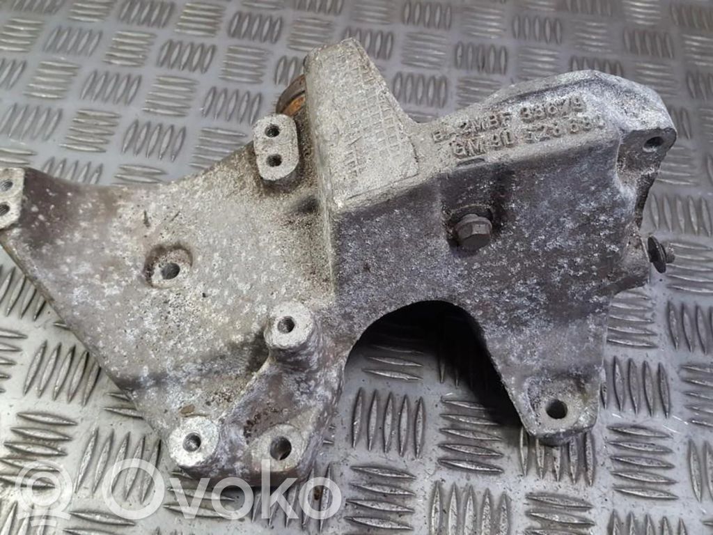 Engine mounting bracket   90528680,90528680