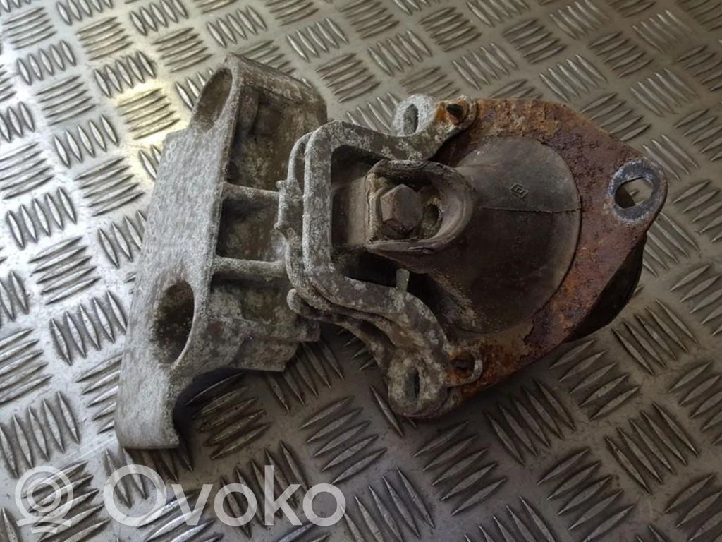 Renault Laguna I Engine mount bracket 