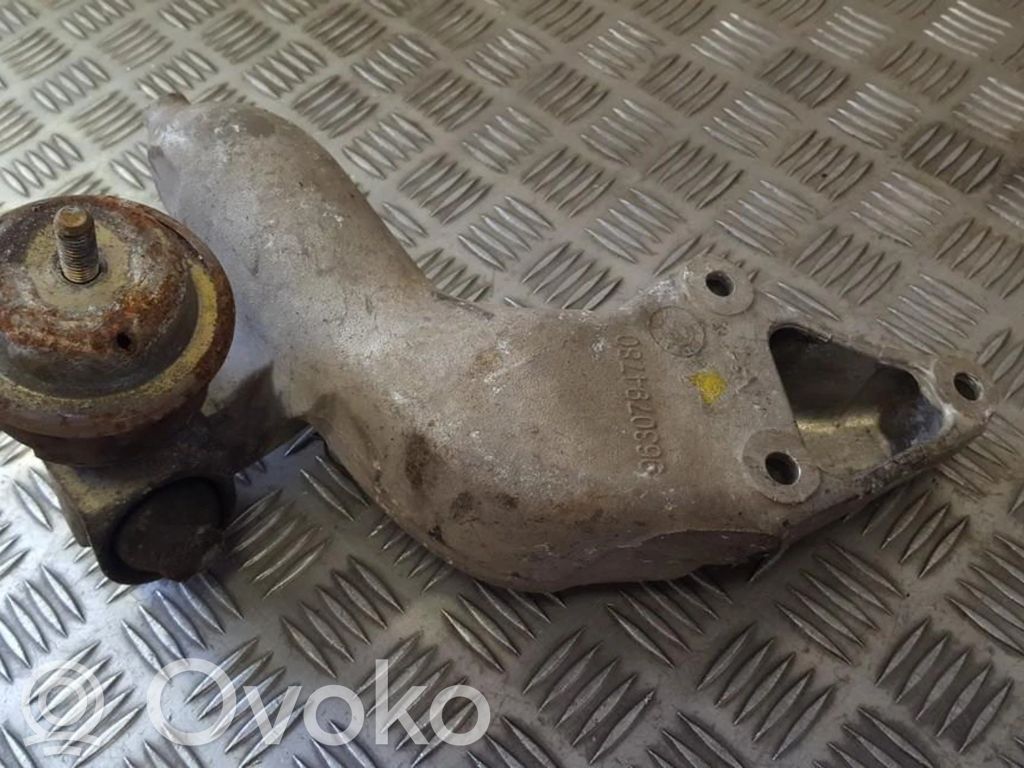 Citroen Xsara Picasso Moottorin kiinnikekorvake 