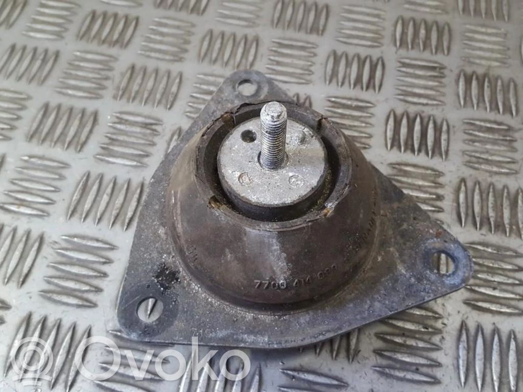 Renault Laguna I Engine mount bracket 