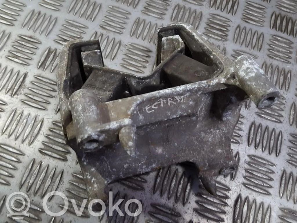 Moottorin kiinnikekorvake   90495514,90495514