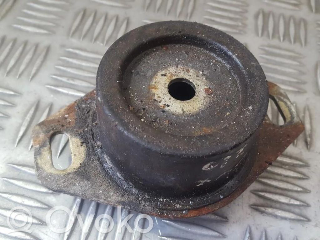Engine mount bracket