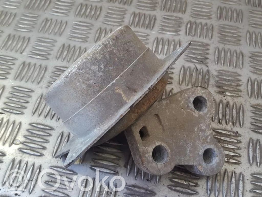 Moottorin kiinnikekorvake   V04640,V04640