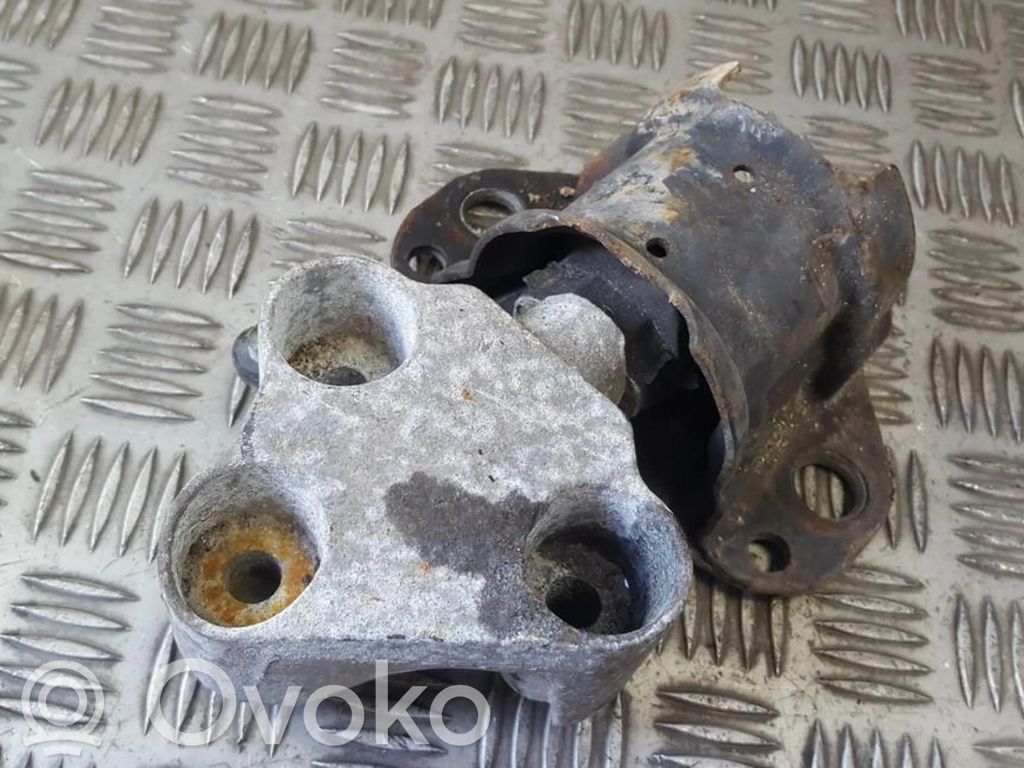 Engine mount bracket   7700415087,7700415087