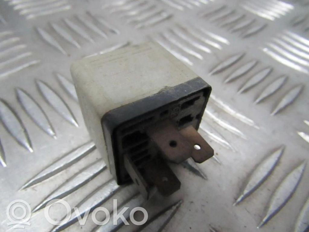 Audi 80 90 B3 Muu rele 