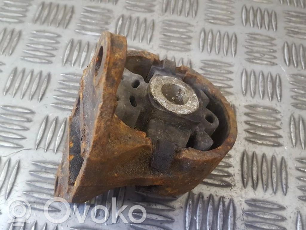 Ford Mondeo MK I Engine mount bracket 