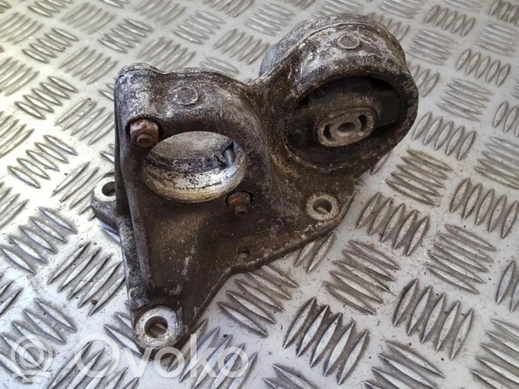 Peugeot 406 Engine mount bracket 