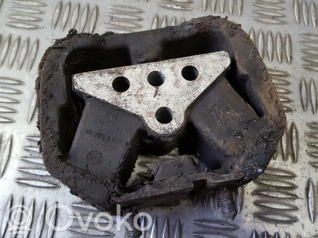 Engine mount bracket   90305277,90305277