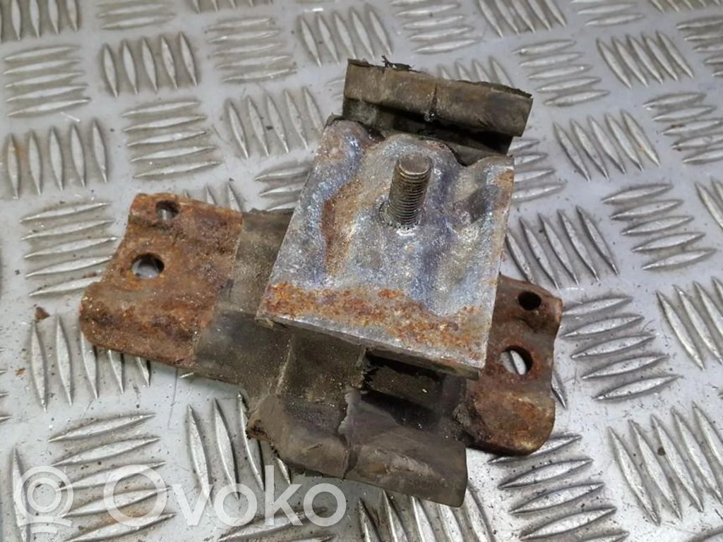 Nissan Terrano Engine mount bracket 
