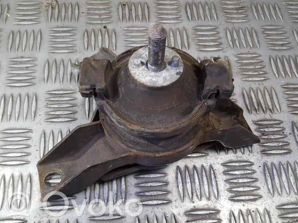 Hyundai Getz Engine mount bracket 