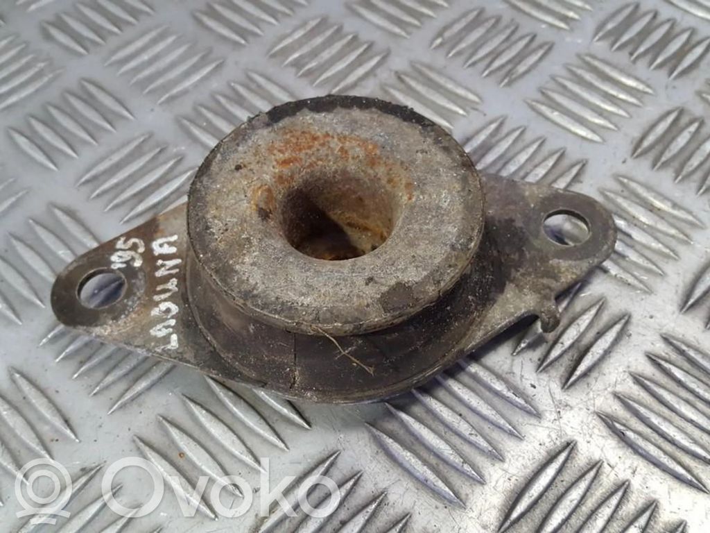 Engine mount bracket   7700818372D,7700818372D,7700818372D,7700818372D