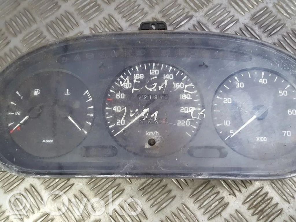 Renault Megane I Geschwindigkeitsmesser Cockpit 