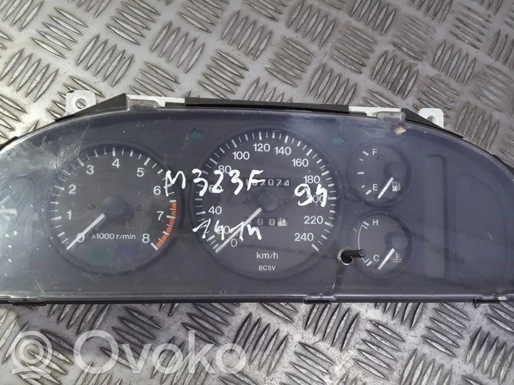 Mazda 323 F Vitezometru (grup de instrumente) 