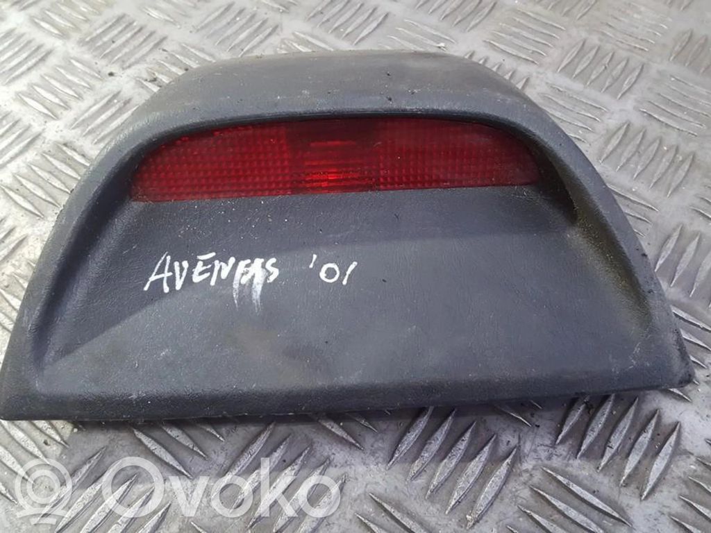 Toyota Avensis T220 Trzecie światło stop