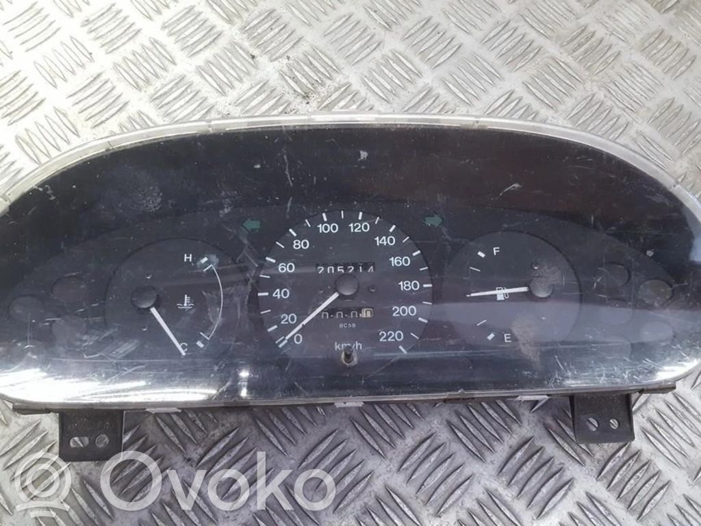 Mazda 323 Geschwindigkeitsmesser Cockpit 