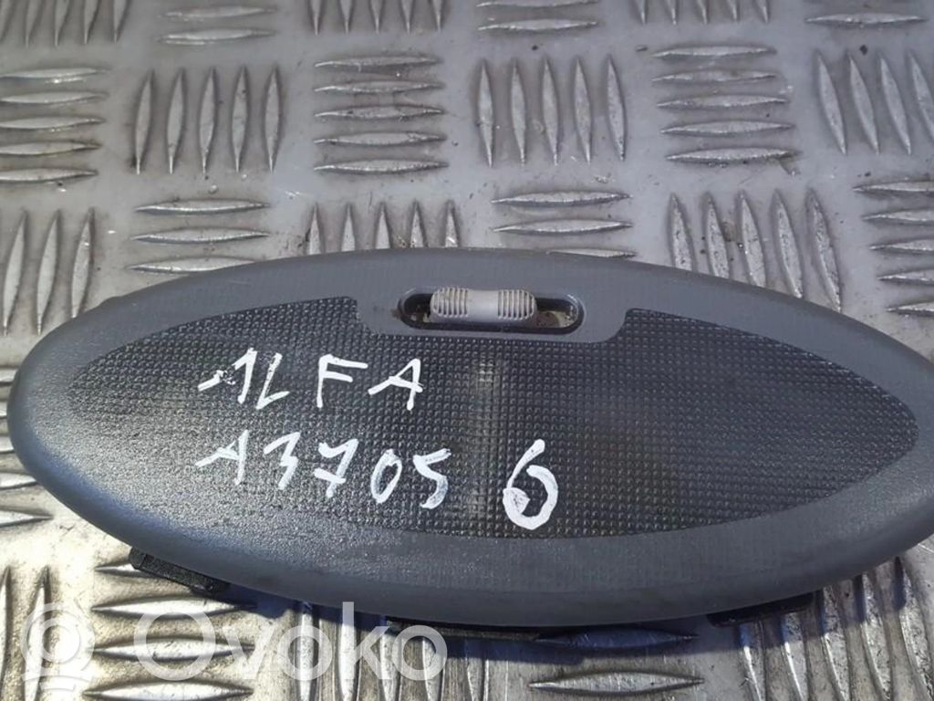 Alfa Romeo 147 Éclairage lumière plafonnier arrière 