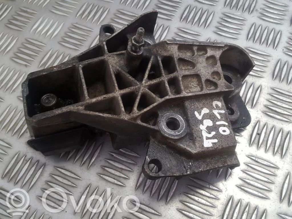 Renault Clio II Engine mounting bracket 