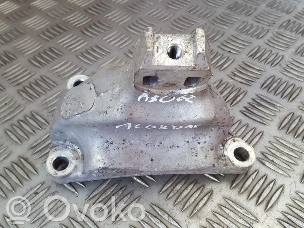 Honda Accord Engine mounting bracket 
