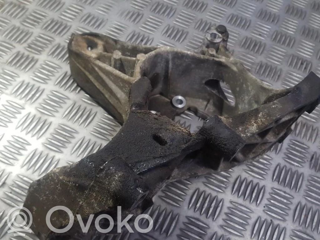 Renault Scenic I Engine mounting bracket 
