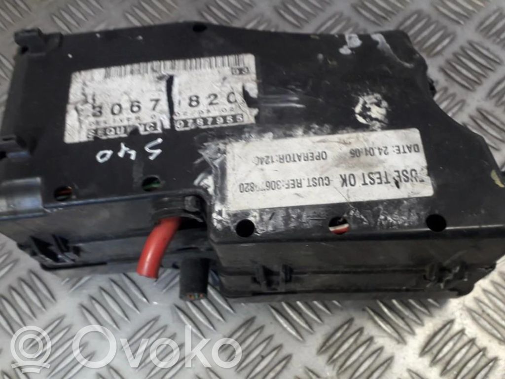 Volvo S40 Skrzynka bezpieczników / Komplet 