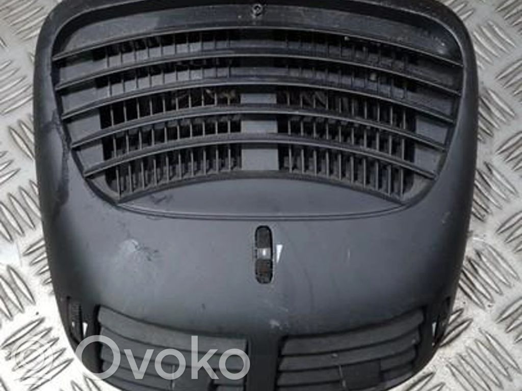 Alfa Romeo 147 Dysze / Kratki środkowego nawiewu deski rozdzielczej 