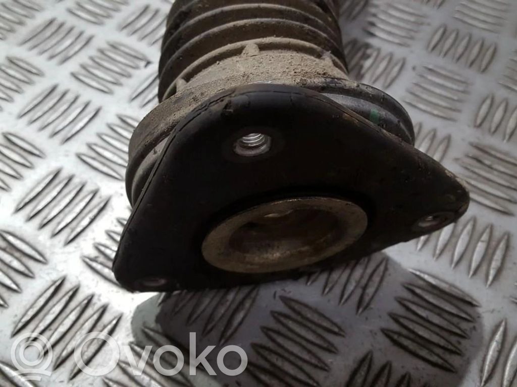 Ford Focus Mocowanie sprężyny amortyzatora 