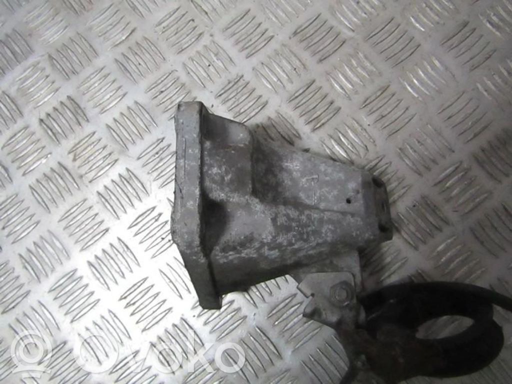 Soporte de montaje del motor (Usadas)   8D0199308D,8D0199308D