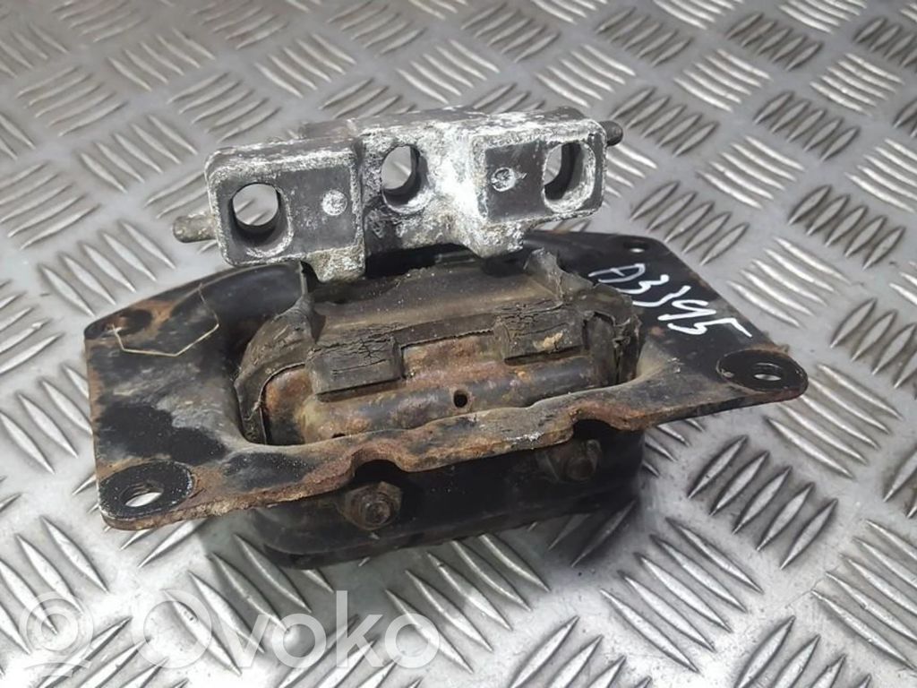 Chrysler Stratus II Engine mount bracket 