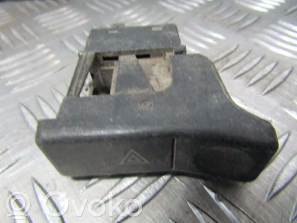 Volkswagen Jetta II Botón interruptor de luz de peligro 