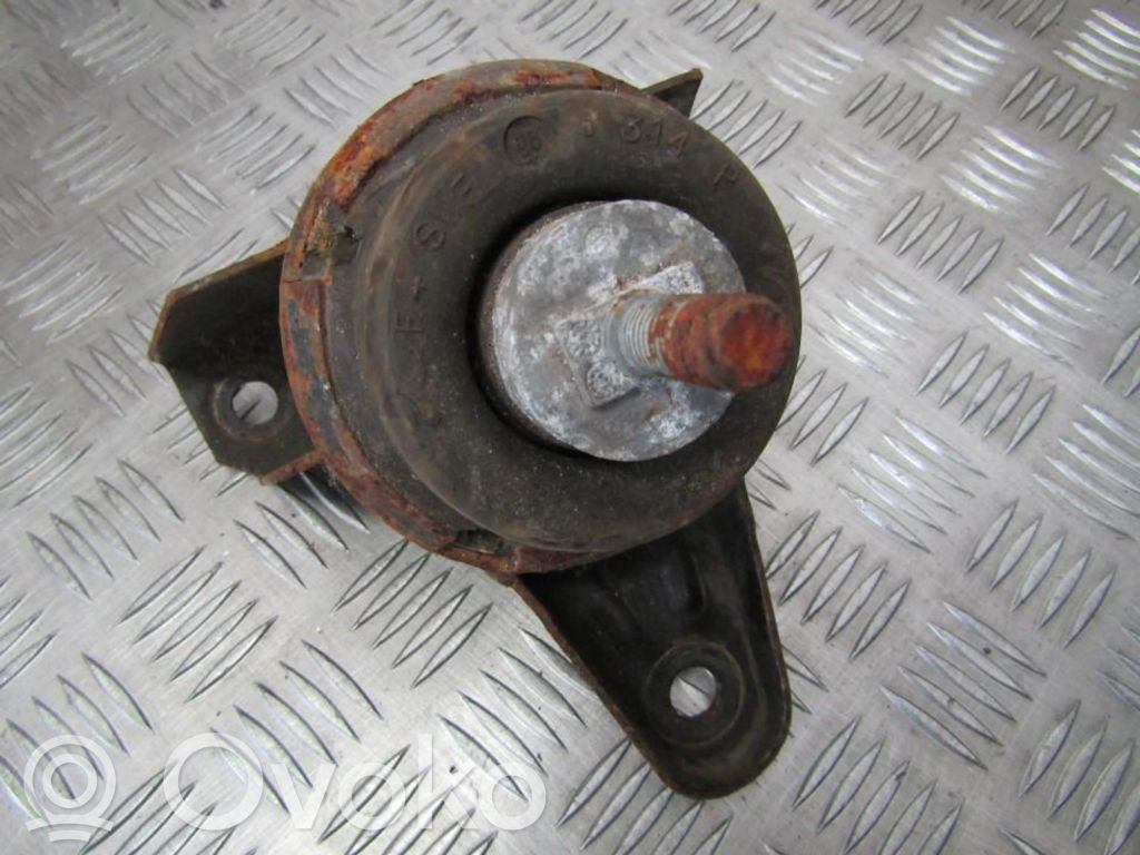 Ford Mondeo MK II Engine mount bracket 