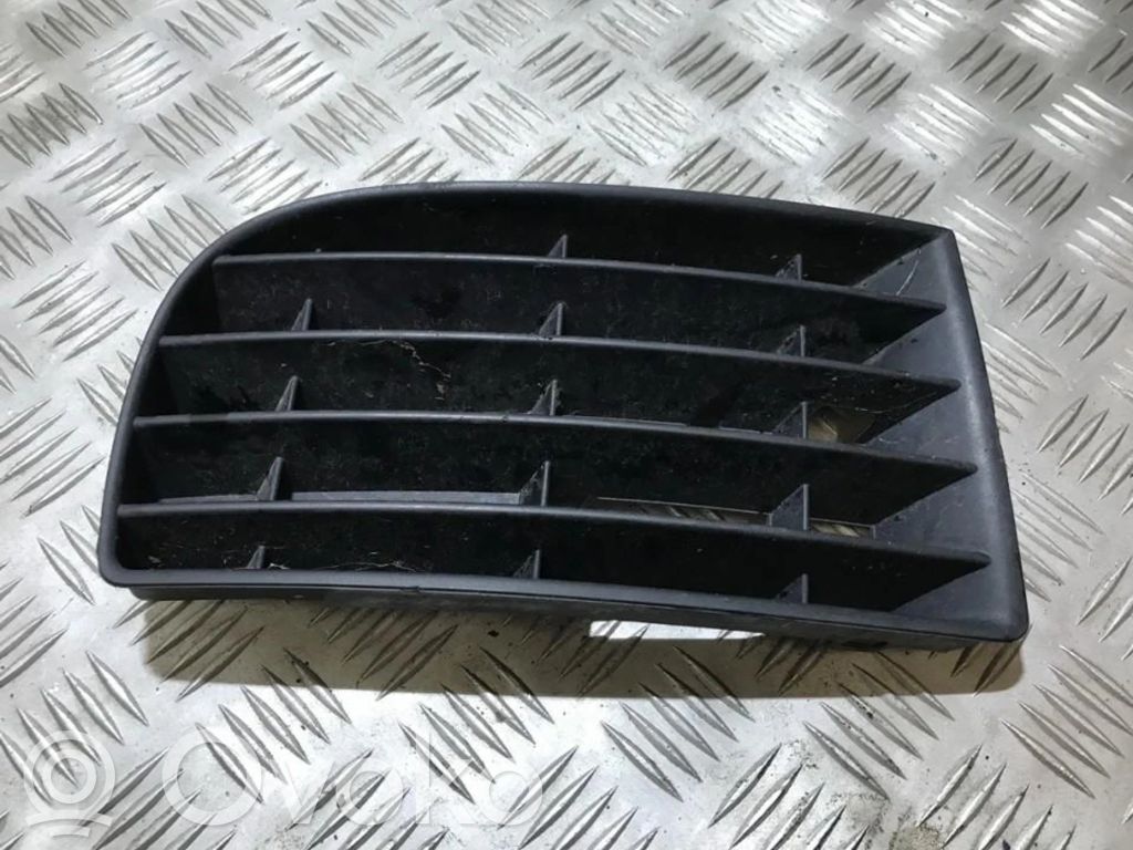 Volkswagen Golf V Mascherina inferiore del paraurti anteriore