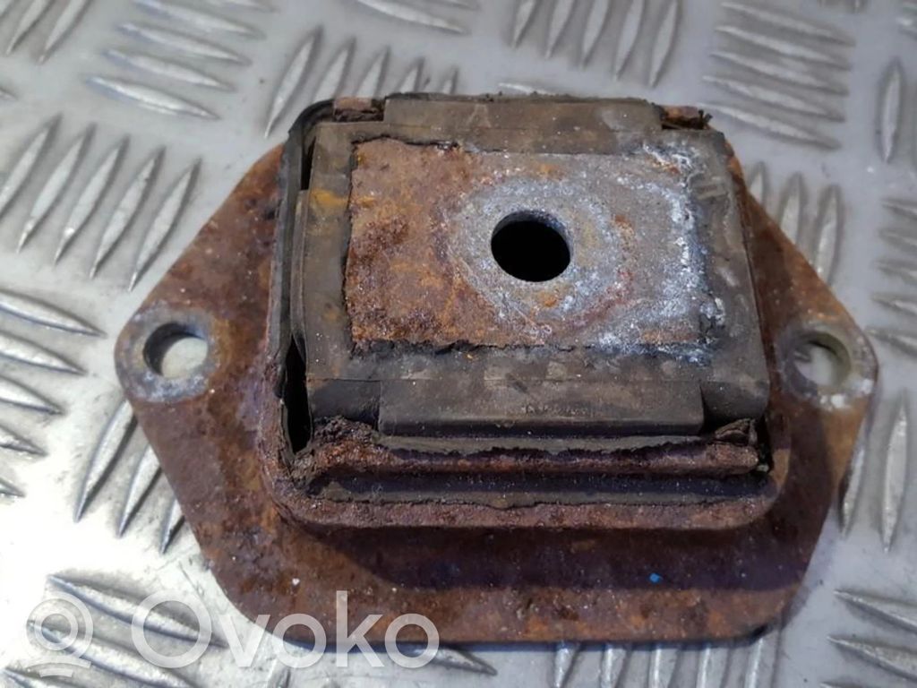 Citroen Xsara Picasso Engine mount bracket 
