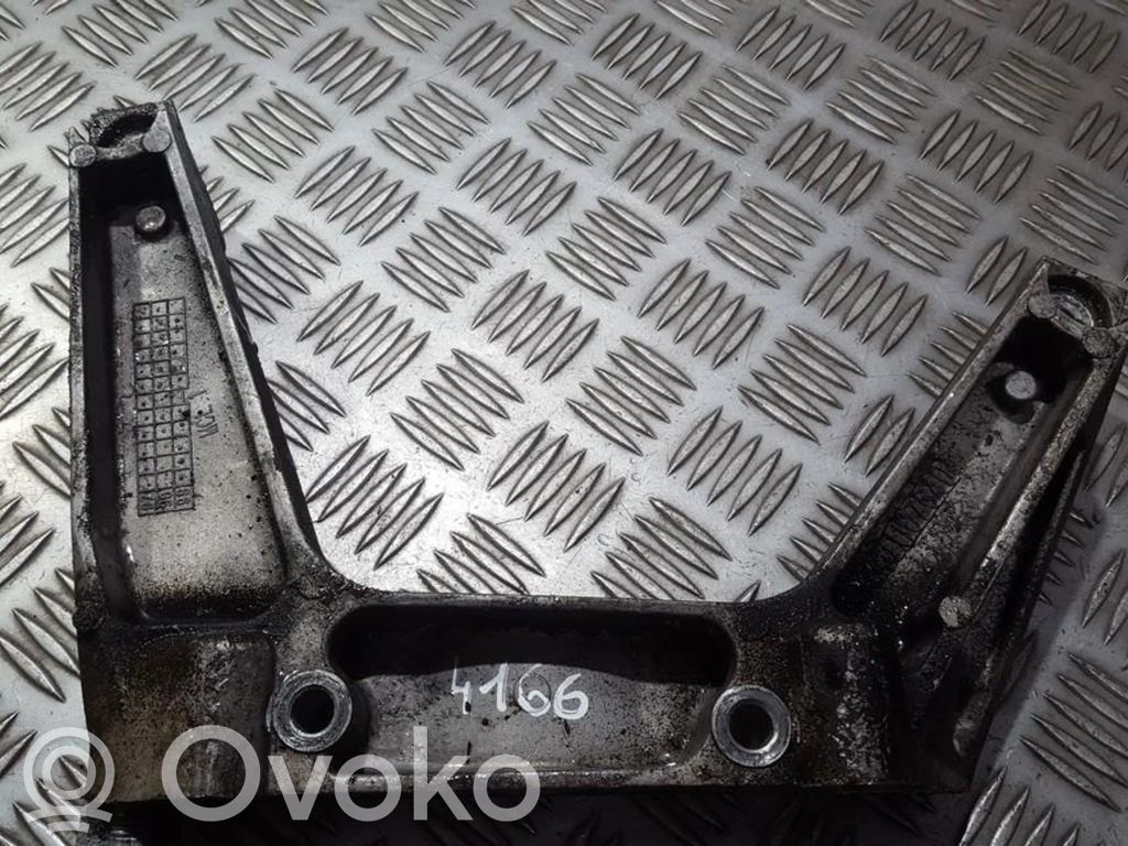 Rover 75 Engine mounting bracket 