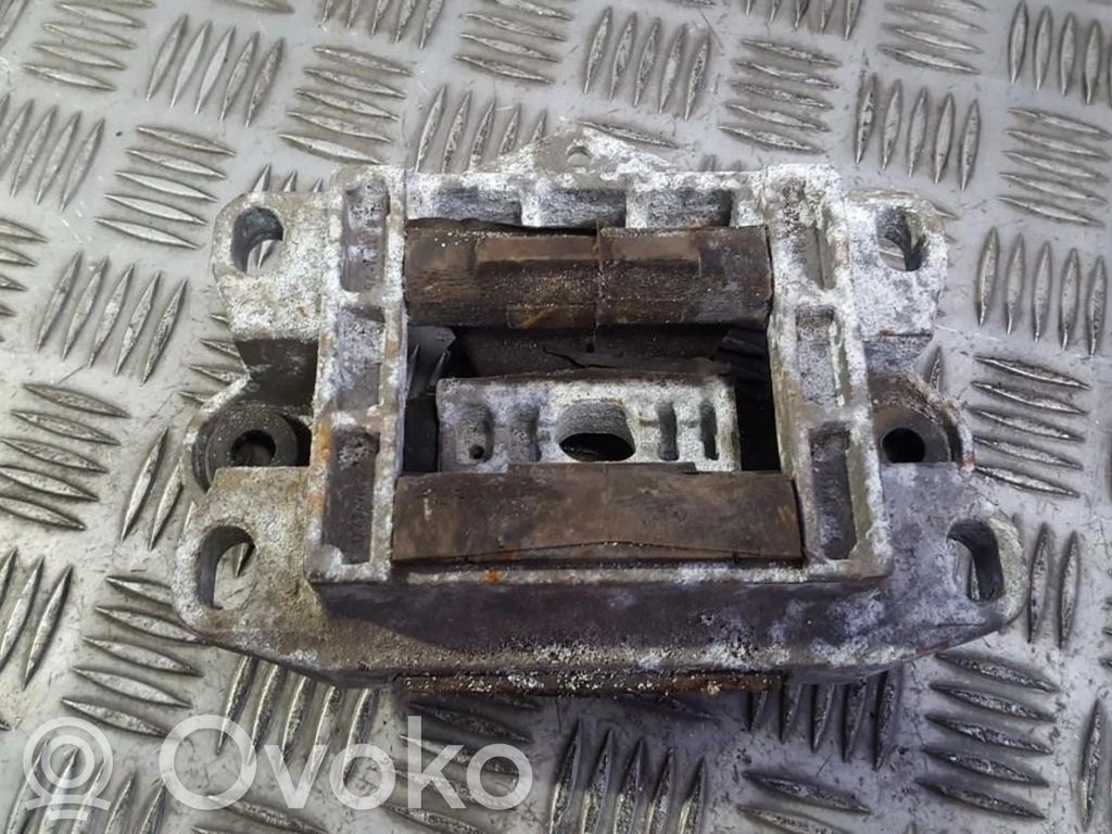 Jaguar X-Type Engine mount bracket 