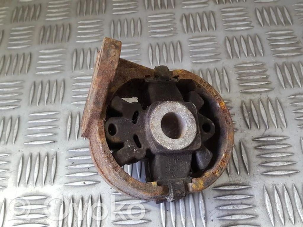 Ford Mondeo MK II Engine mount bracket 