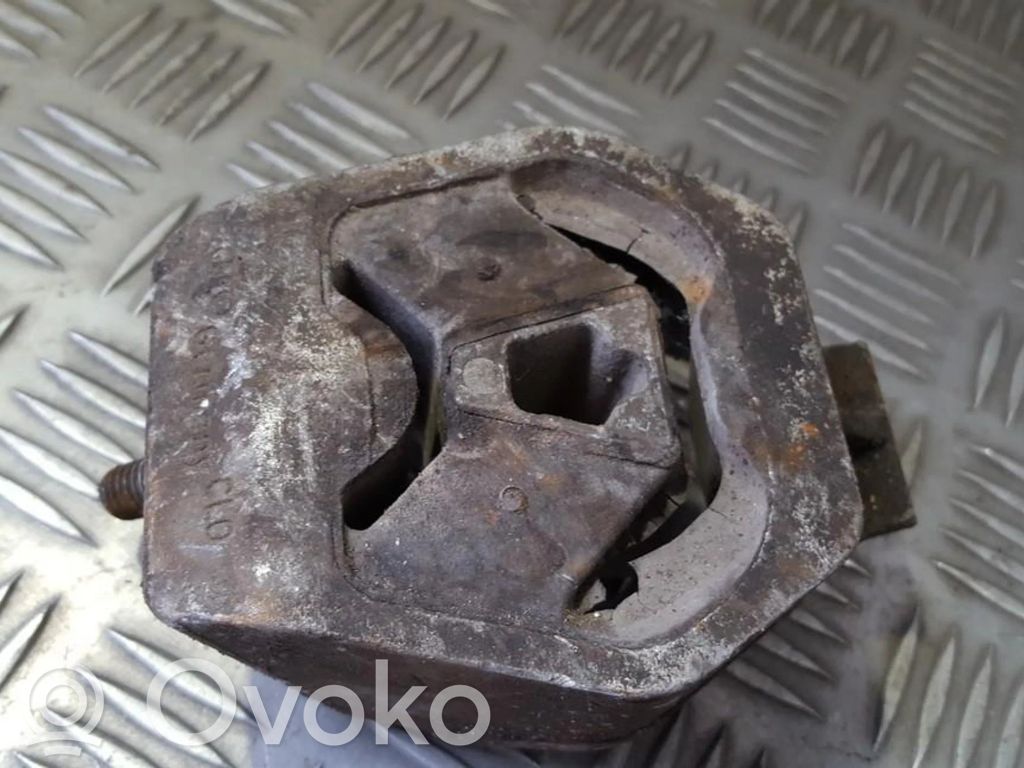 Audi A6 S6 C4 4A Supporto di montaggio del motore 