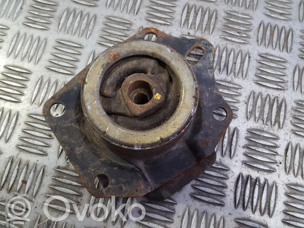 Chrysler PT Cruiser Engine mount bracket 