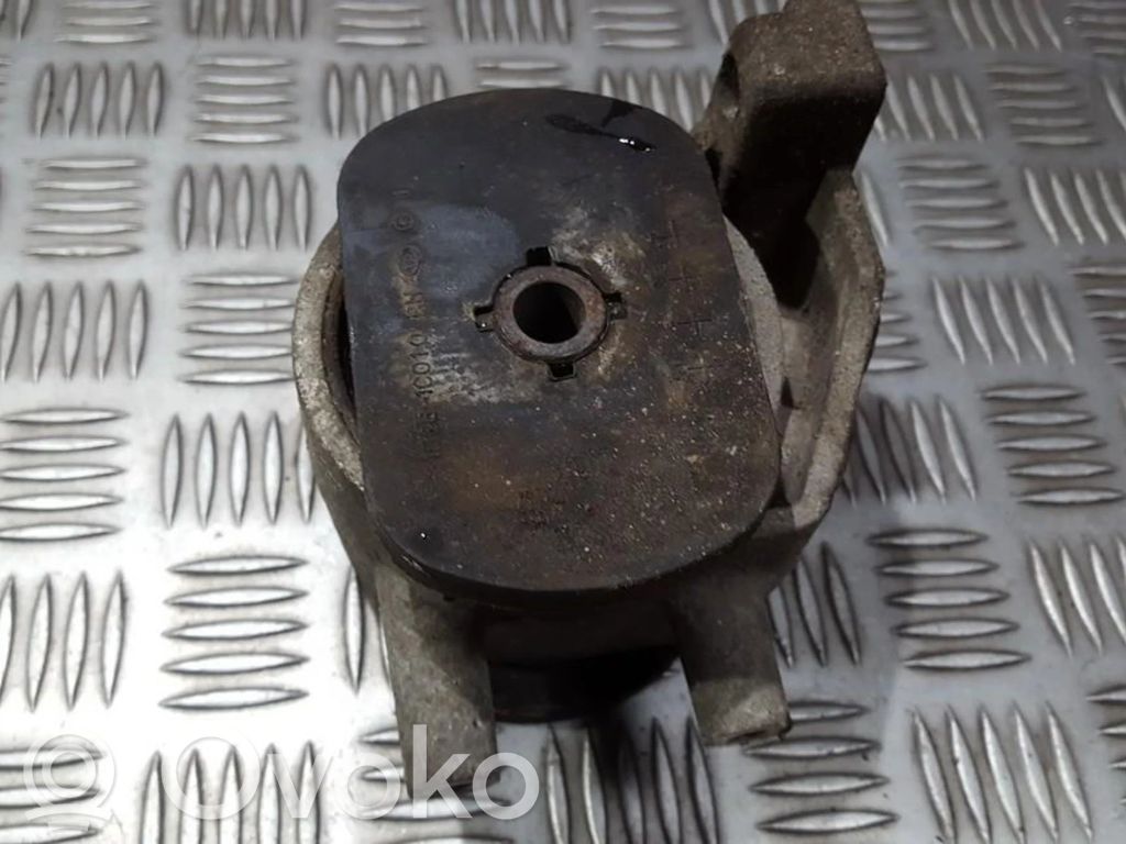 Hyundai Getz Engine mount bracket 